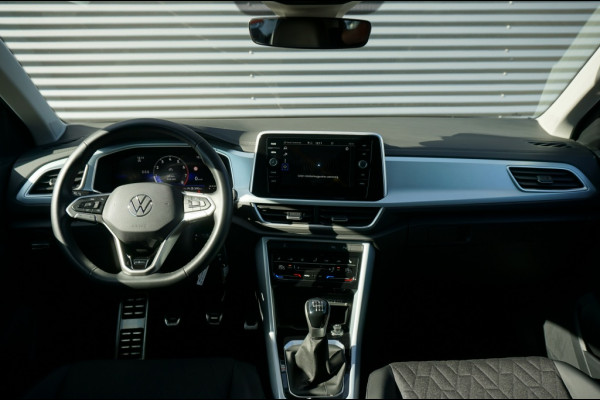 Volkswagen T-Roc 115PK Life Edition ALLSEASONS | STOELVERWARMING | PARK.SENS