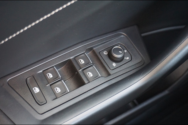 Volkswagen T-Roc 115PK Life Edition ALLSEASONS | STOELVERWARMING | PARK.SENS