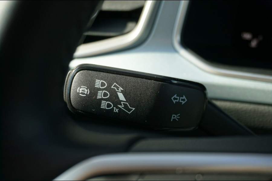 Volkswagen T-Roc 115PK Life Edition ALLSEASONS | STOELVERWARMING | PARK.SENS