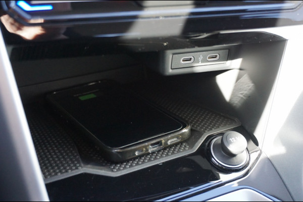 Volkswagen T-Roc 115PK Life Edition ALLSEASONS | STOELVERWARMING | PARK.SENS