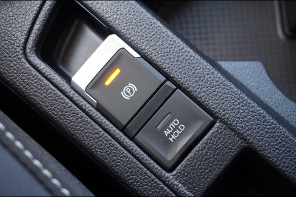 Volkswagen T-Roc 115PK Life Edition ALLSEASONS | STOELVERWARMING | PARK.SENS