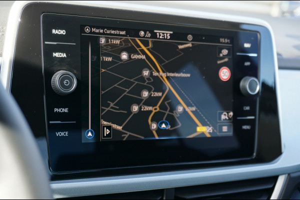 Volkswagen T-Roc 115PK Life Edition ALLSEASONS | STOELVERWARMING | PARK.SENS