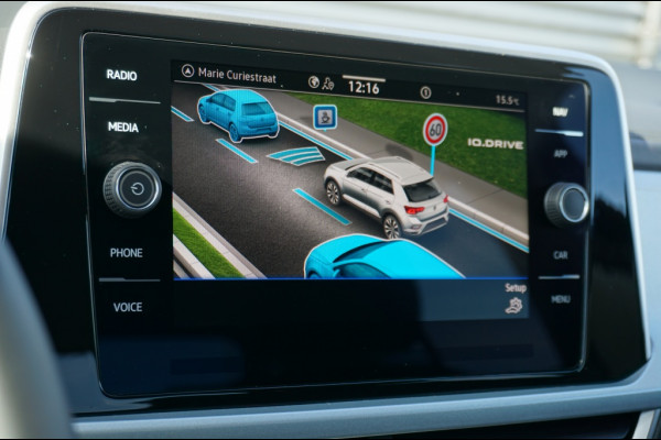 Volkswagen T-Roc 115PK Life Edition ALLSEASONS | STOELVERWARMING | PARK.SENS