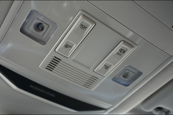 Volkswagen T-Roc 115PK Life Edition ALLSEASONS | STOELVERWARMING | PARK.SENS