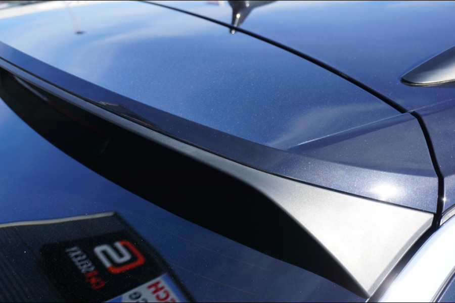 Volkswagen T-Roc 115PK Life Edition ALLSEASONS | STOELVERWARMING | PARK.SENS