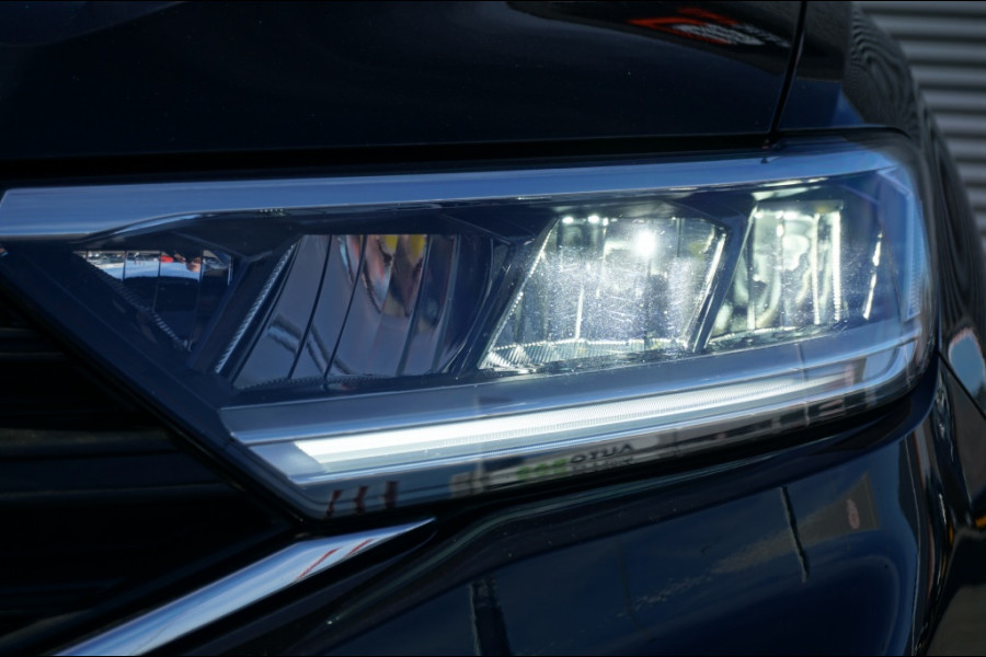 Volkswagen T-Roc 115PK Life Edition ALLSEASONS | STOELVERWARMING | PARK.SENS