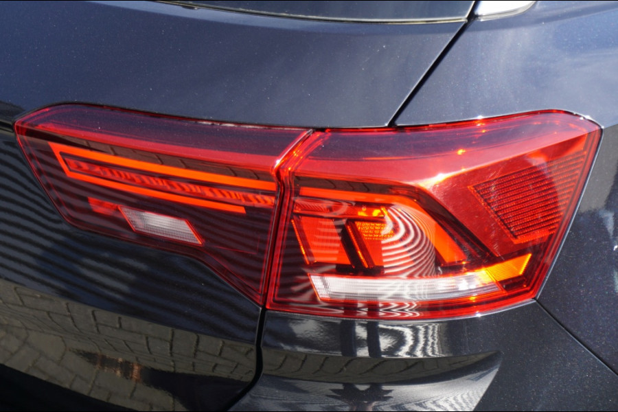 Volkswagen T-Roc 115PK Life Edition ALLSEASONS | STOELVERWARMING | PARK.SENS