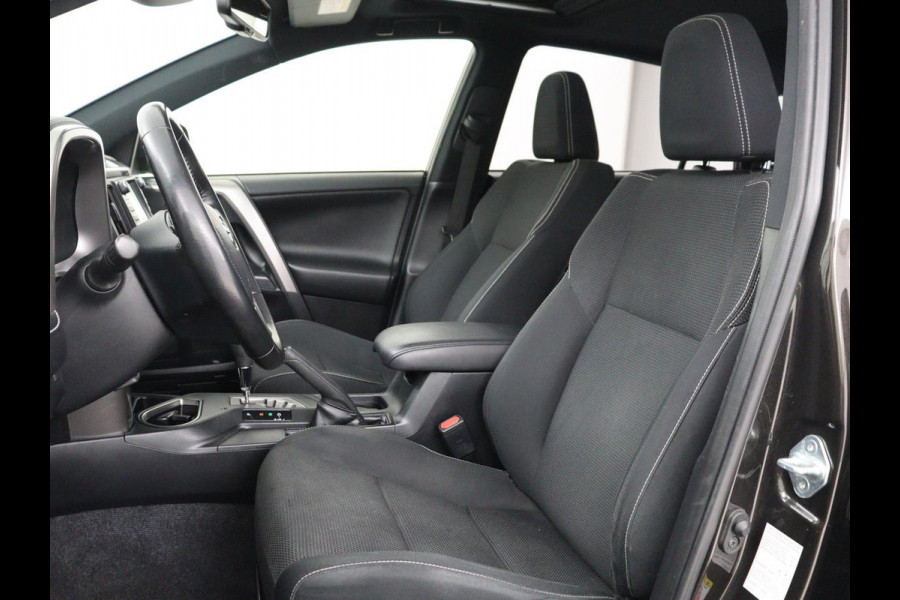 Toyota RAV4 2.5 Hybrid Black Edition | Schuifdak | Trekhaak | Adaptive cruise | Camera | Navigatie | Climate control | Bluetooth | 18'' | Getint glas