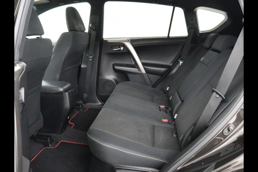 Toyota RAV4 2.5 Hybrid Black Edition | Schuifdak | Trekhaak | Adaptive cruise | Camera | Navigatie | Climate control | Bluetooth | 18'' | Getint glas