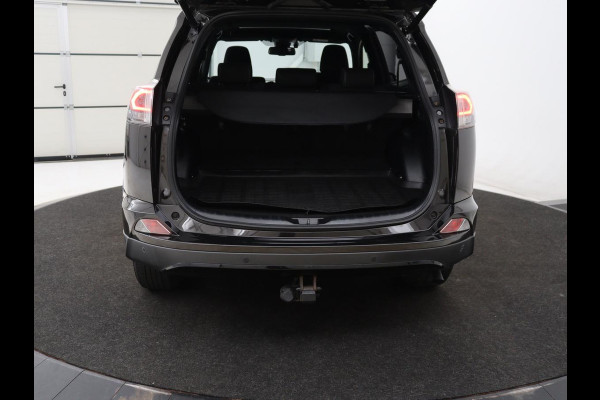 Toyota RAV4 2.5 Hybrid Black Edition | Schuifdak | Trekhaak | Adaptive cruise | Camera | Navigatie | Climate control | Bluetooth | 18'' | Getint glas