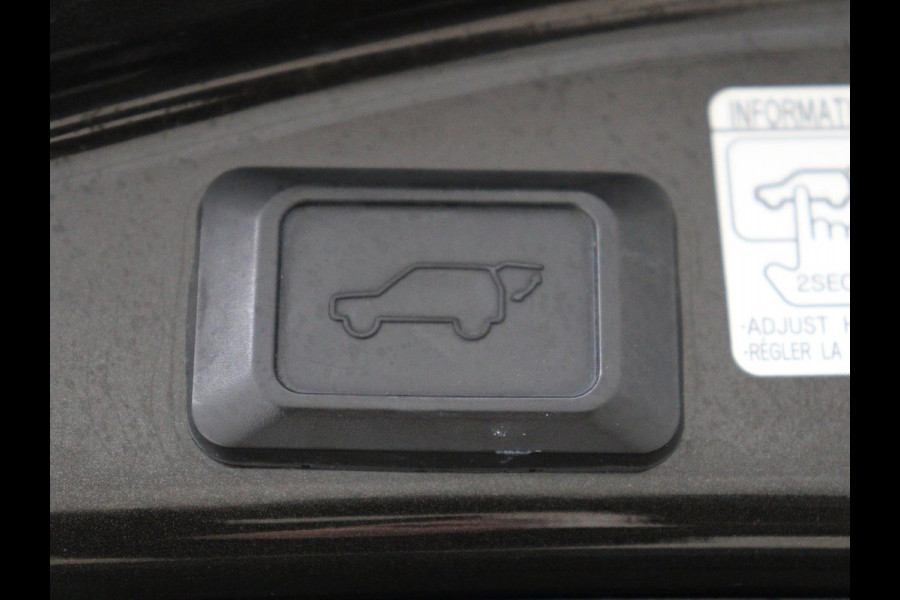Toyota RAV4 2.5 Hybrid Black Edition | Schuifdak | Trekhaak | Adaptive cruise | Camera | Navigatie | Climate control | Bluetooth | 18'' | Getint glas