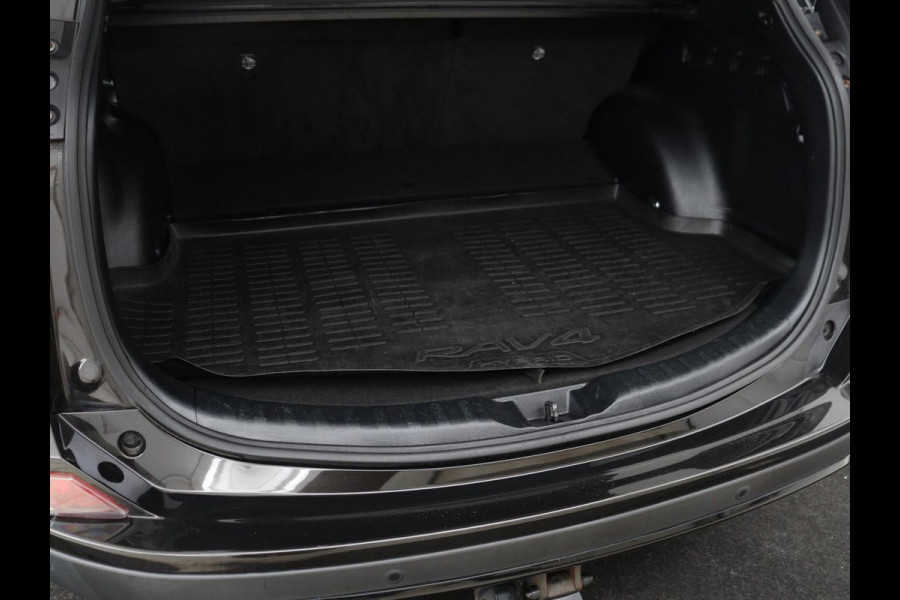 Toyota RAV4 2.5 Hybrid Black Edition | Schuifdak | Trekhaak | Adaptive cruise | Camera | Navigatie | Climate control | Bluetooth | 18'' | Getint glas