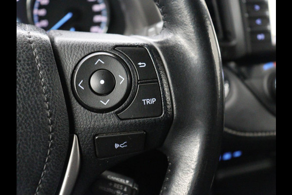 Toyota RAV4 2.5 Hybrid Black Edition | Schuifdak | Trekhaak | Adaptive cruise | Camera | Navigatie | Climate control | Bluetooth | 18'' | Getint glas