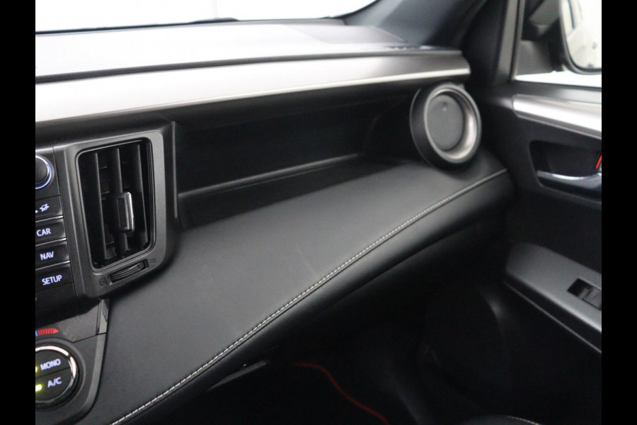 Toyota RAV4 2.5 Hybrid Black Edition | Schuifdak | Trekhaak | Adaptive cruise | Camera | Navigatie | Climate control | Bluetooth | 18'' | Getint glas