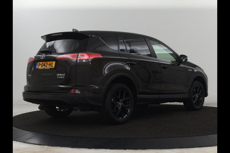Toyota RAV4 2.5 Hybrid Black Edition | Schuifdak | Trekhaak | Adaptive cruise | Camera | Navigatie | Climate control | Bluetooth | 18'' | Getint glas
