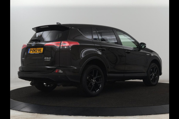 Toyota RAV4 2.5 Hybrid Black Edition | Schuifdak | Trekhaak | Adaptive cruise | Camera | Navigatie | Climate control | Bluetooth | 18'' | Getint glas