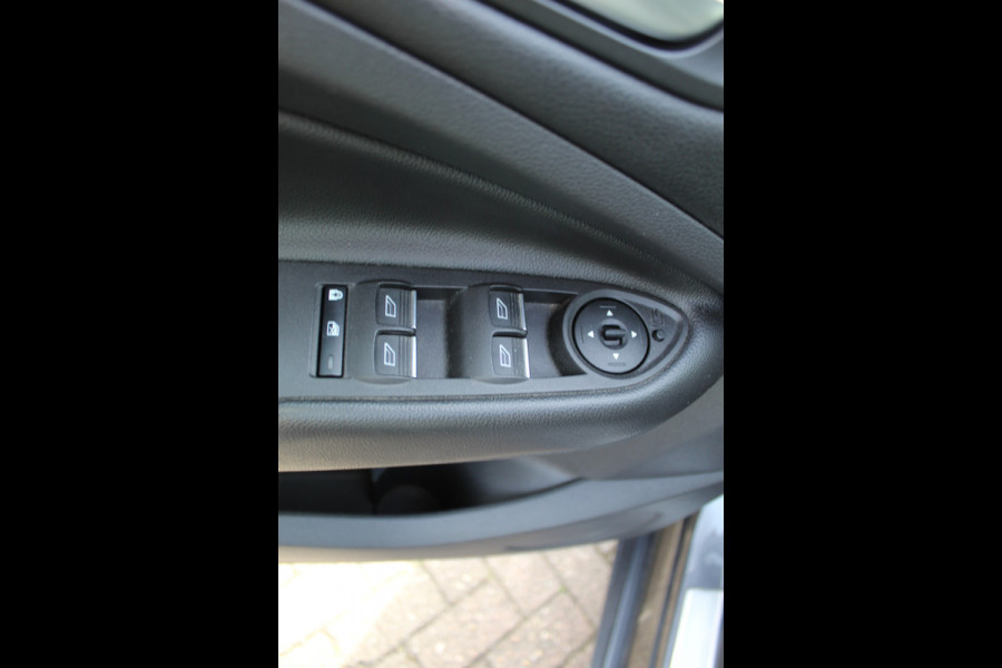 Ford Kuga 1.5 EcoBoost ST Line , 180pk , AWD , 1800kg Trekgewicht Climate control , Navigatie , Camera , Trekhaak Panorama/schuif kantel dak , Dealeronderhouden