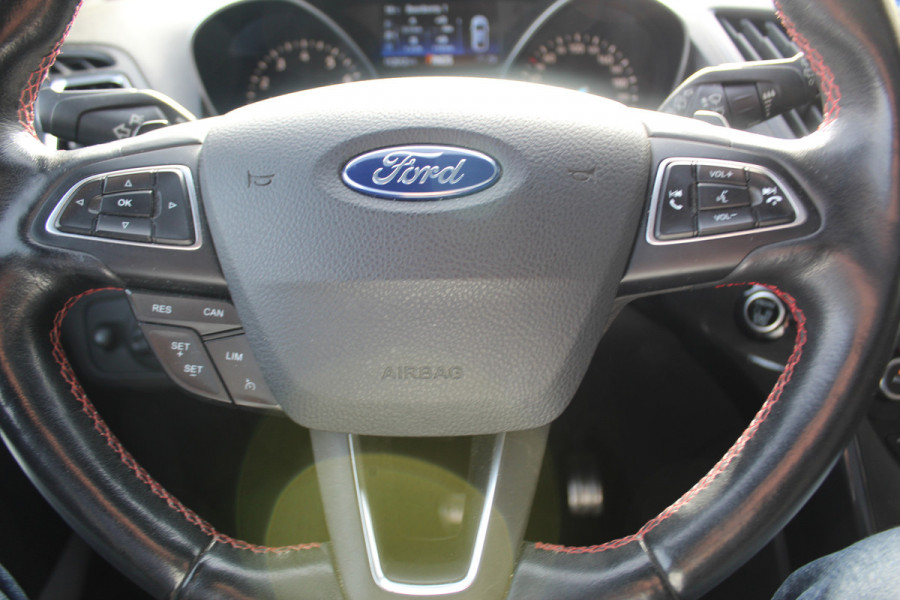 Ford Kuga 1.5 EcoBoost ST Line , 180pk , AWD , 1800kg Trekgewicht Climate control , Navigatie , Camera , Trekhaak Panorama/schuif kantel dak , Dealeronderhouden