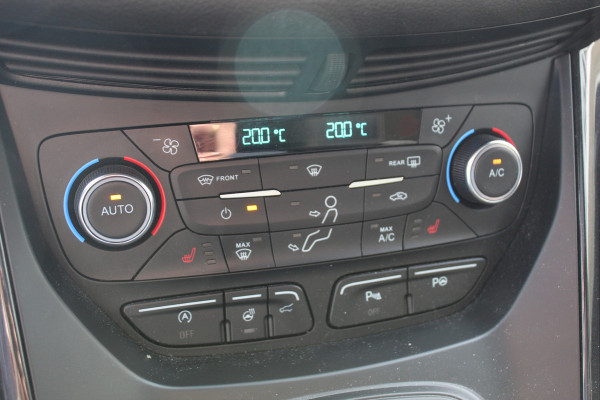 Ford Kuga 1.5 EcoBoost ST Line , 180pk , AWD , 1800kg Trekgewicht Climate control , Navigatie , Camera , Trekhaak Panorama/schuif kantel dak , Dealeronderhouden