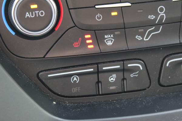 Ford Kuga 1.5 EcoBoost ST Line , 180pk , AWD , 1800kg Trekgewicht Climate control , Navigatie , Camera , Trekhaak Panorama/schuif kantel dak , Dealeronderhouden