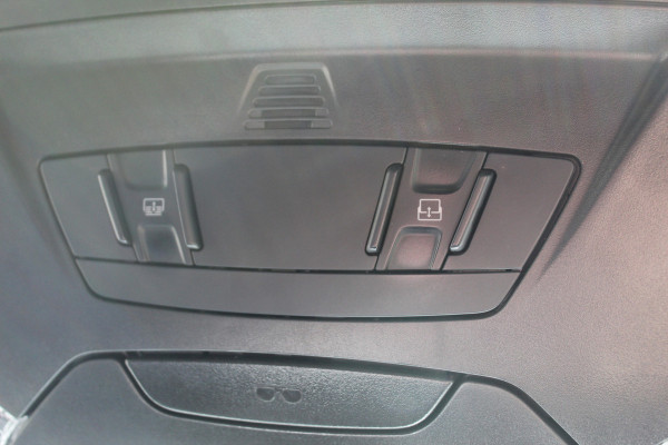 Ford Kuga 1.5 EcoBoost ST Line , 180pk , AWD , 1800kg Trekgewicht Climate control , Navigatie , Camera , Trekhaak Panorama/schuif kantel dak , Dealeronderhouden