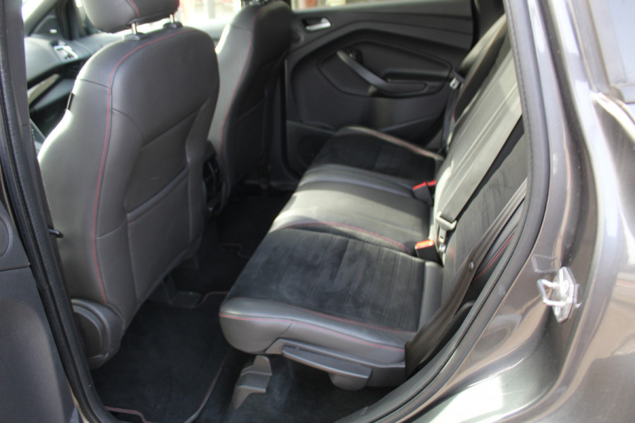 Ford Kuga 1.5 EcoBoost ST Line , 180pk , AWD , 1800kg Trekgewicht Climate control , Navigatie , Camera , Trekhaak Panorama/schuif kantel dak , Dealeronderhouden