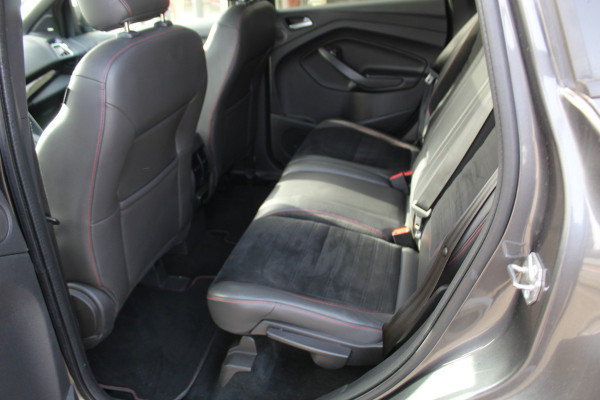 Ford Kuga 1.5 EcoBoost ST Line , 180pk , AWD , 1800kg Trekgewicht Climate control , Navigatie , Camera , Trekhaak Panorama/schuif kantel dak , Dealeronderhouden