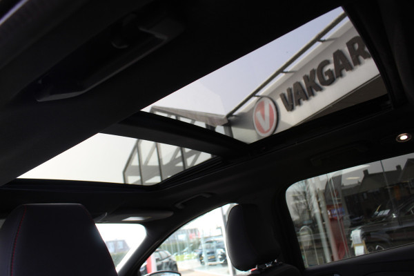 Ford Kuga 1.5 EcoBoost ST Line , 180pk , AWD , 1800kg Trekgewicht Climate control , Navigatie , Camera , Trekhaak Panorama/schuif kantel dak , Dealeronderhouden