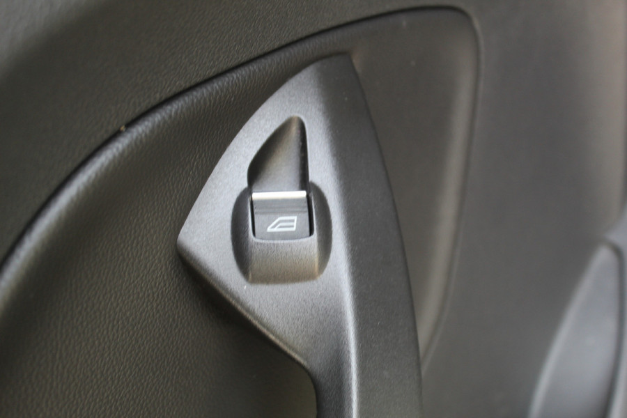 Ford Kuga 1.5 EcoBoost ST Line , 180pk , AWD , 1800kg Trekgewicht Climate control , Navigatie , Camera , Trekhaak Panorama/schuif kantel dak , Dealeronderhouden