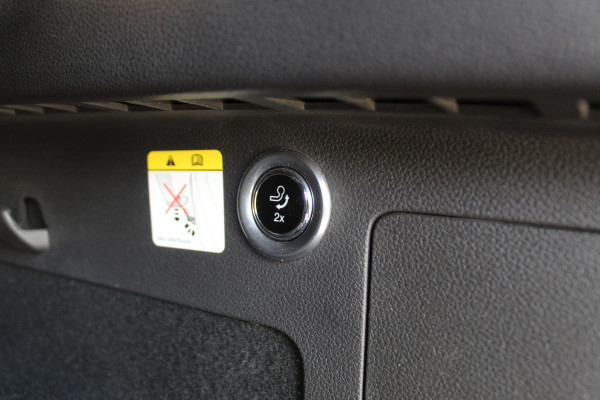 Ford Kuga 1.5 EcoBoost ST Line , 180pk , AWD , 1800kg Trekgewicht Climate control , Navigatie , Camera , Trekhaak Panorama/schuif kantel dak , Dealeronderhouden