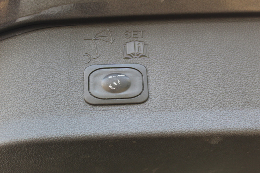 Ford Kuga 1.5 EcoBoost ST Line , 180pk , AWD , 1800kg Trekgewicht Climate control , Navigatie , Camera , Trekhaak Panorama/schuif kantel dak , Dealeronderhouden