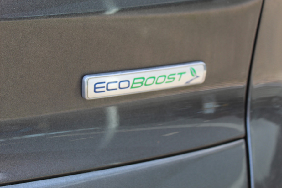 Ford Kuga 1.5 EcoBoost ST Line , 180pk , AWD , 1800kg Trekgewicht Climate control , Navigatie , Camera , Trekhaak Panorama/schuif kantel dak , Dealeronderhouden