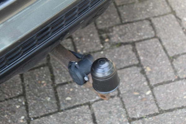 Ford Kuga 1.5 EcoBoost ST Line , 180pk , AWD , 1800kg Trekgewicht Climate control , Navigatie , Camera , Trekhaak Panorama/schuif kantel dak , Dealeronderhouden