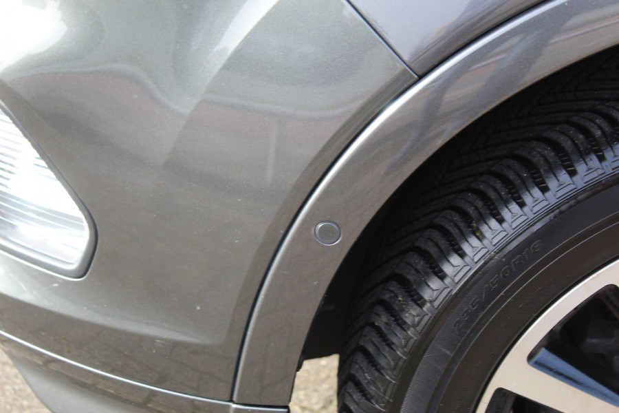 Ford Kuga 1.5 EcoBoost ST Line , 180pk , AWD , 1800kg Trekgewicht Climate control , Navigatie , Camera , Trekhaak Panorama/schuif kantel dak , Dealeronderhouden