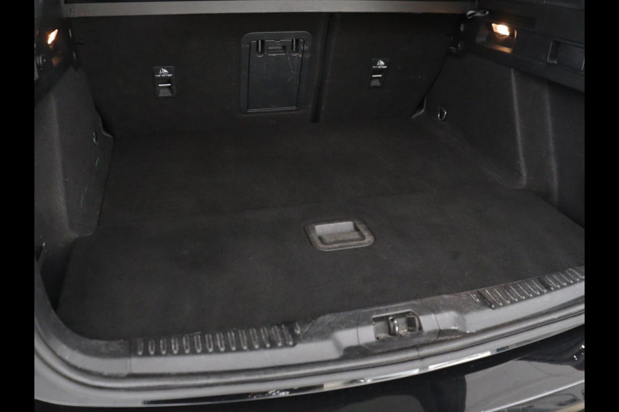 Ford Focus 1.5 EcoBoost Active X | Trekhaak | Adaptive cruise | Carplay | Camera | Digital Cockpit | Keyless | Full LED | Navigatie | Parkeerhulp | Climate control | Bluetooth