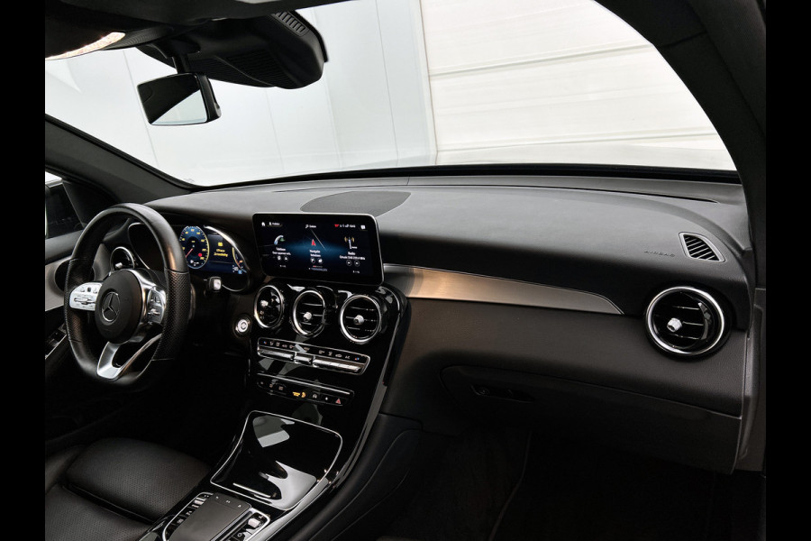 Mercedes-Benz GLC Coupé 300 e 4MATIC Plugin Hybride AMG Line | Digitale Cockpit | Leder | rode remklauwen | Panamericana Grille | Premium pakket Inclusief 24 maanden Mercedes-Benz Certified garantie voor Europa.