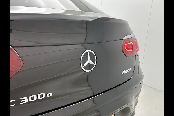 Mercedes-Benz GLC Coupé 300 e 4MATIC Plugin Hybride AMG Line | Digitale Cockpit | Leder | rode remklauwen | Panamericana Grille | Premium pakket Inclusief 24 maanden Mercedes-Benz Certified garantie voor Europa.