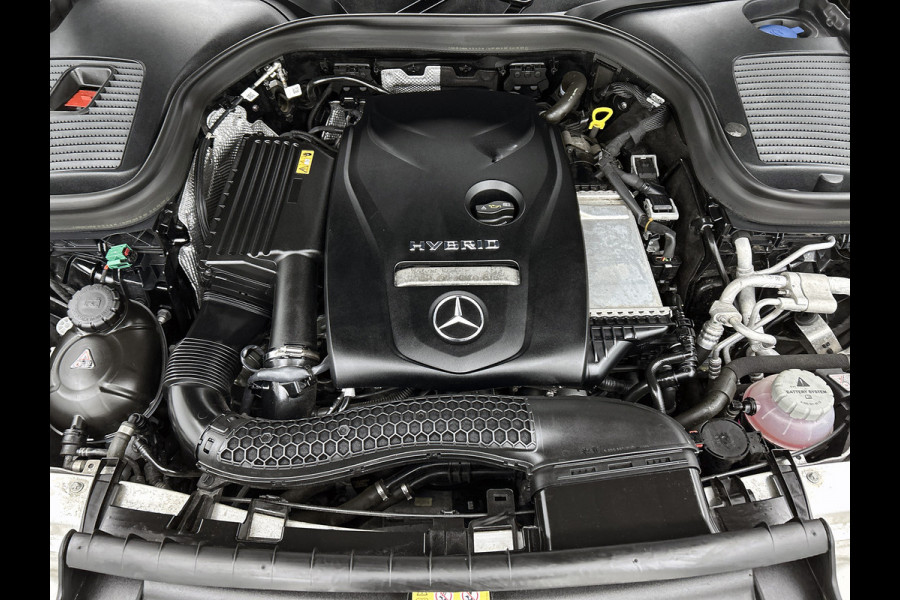 Mercedes-Benz GLC Coupé 300 e 4MATIC Plugin Hybride AMG Line | Digitale Cockpit | Leder | rode remklauwen | Panamericana Grille | Premium pakket Inclusief 24 maanden Mercedes-Benz Certified garantie voor Europa.