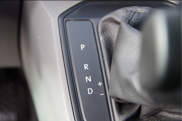 Volkswagen Transporter 2.0 TDI L2 3-ZITS, AUT. LED, 2X SCHUIFDEUR, TREKHAAK, STOELVERWARMING, CAMERA, ADAPT. CRUISE, AIRCO