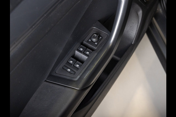 Volkswagen T-Roc 1.5 TSI Style / 150pk / Lederen bekleding / Airco / Achteruitrijcamera / Stoelverwarming / Cruise
