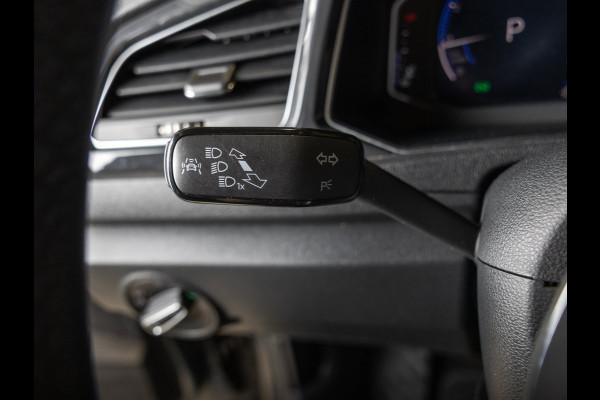 Volkswagen T-Roc 1.5 TSI Style / 150pk / Lederen bekleding / Airco / Achteruitrijcamera / Stoelverwarming / Cruise