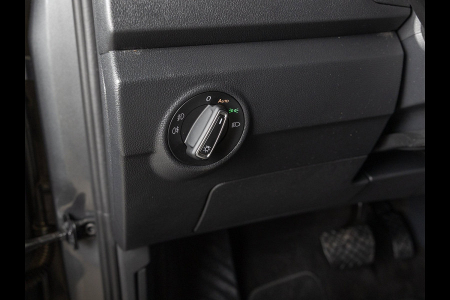 Volkswagen T-Roc 1.5 TSI Style / 150pk / Lederen bekleding / Airco / Achteruitrijcamera / Stoelverwarming / Cruise