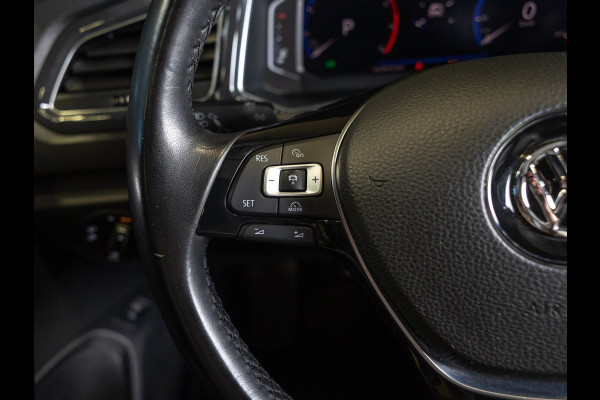 Volkswagen T-Roc 1.5 TSI Style / 150pk / Lederen bekleding / Airco / Achteruitrijcamera / Stoelverwarming / Cruise