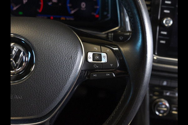 Volkswagen T-Roc 1.5 TSI Style / 150pk / Lederen bekleding / Airco / Achteruitrijcamera / Stoelverwarming / Cruise