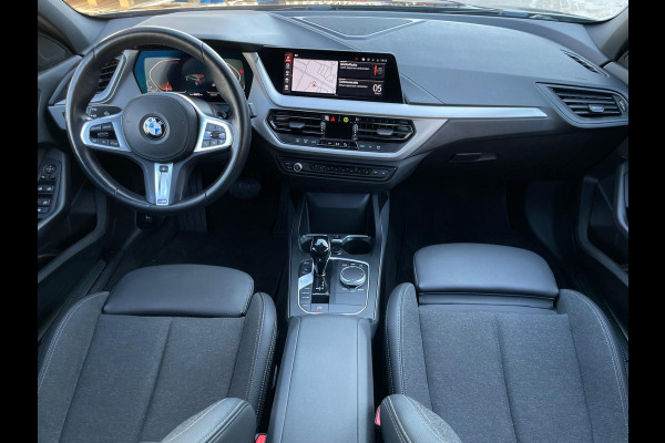 BMW 1-serie 118i High Executive/Automaat/Carplay/Navi/Cruise C