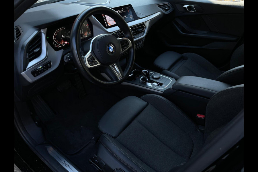BMW 1-serie 118i High Executive/Automaat/Carplay/Navi/Cruise C