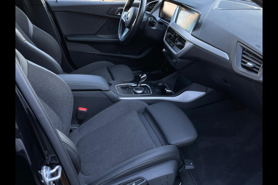 BMW 1-serie 118i High Executive/Automaat/Carplay/Navi/Cruise C