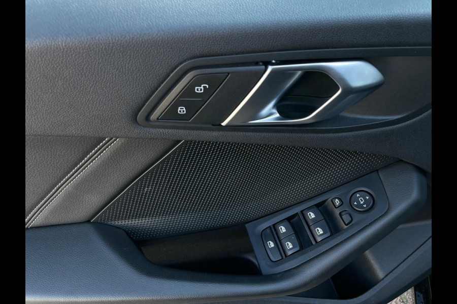 BMW 1-serie 118i High Executive/Automaat/Carplay/Navi/Cruise C