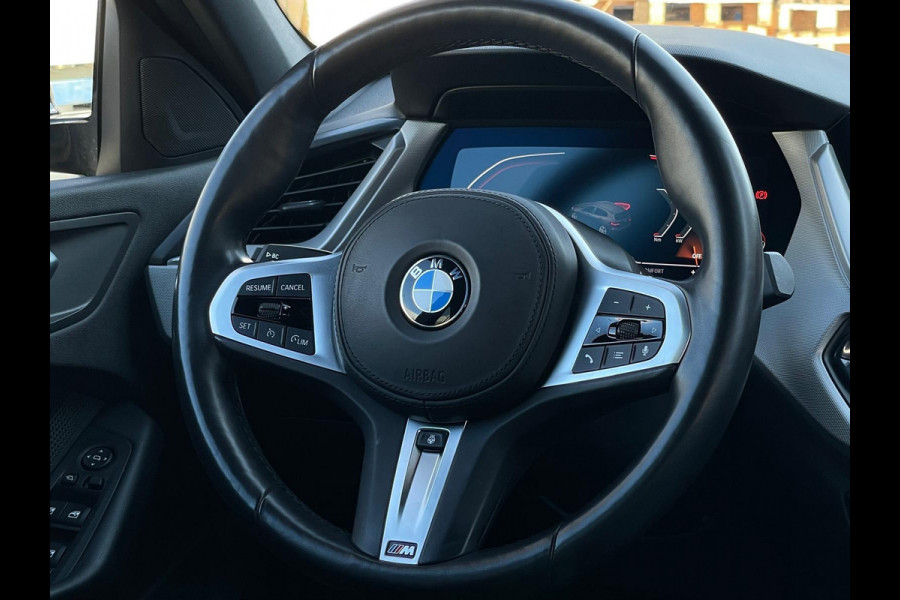 BMW 1-serie 118i High Executive/Automaat/Carplay/Navi/Cruise C
