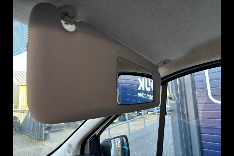 Renault Trafic T30 L2H1 150PK AUTOMAAT LED AIRCO CRUISE CONTROL CAMERA NAVIGATIE CARPLAY